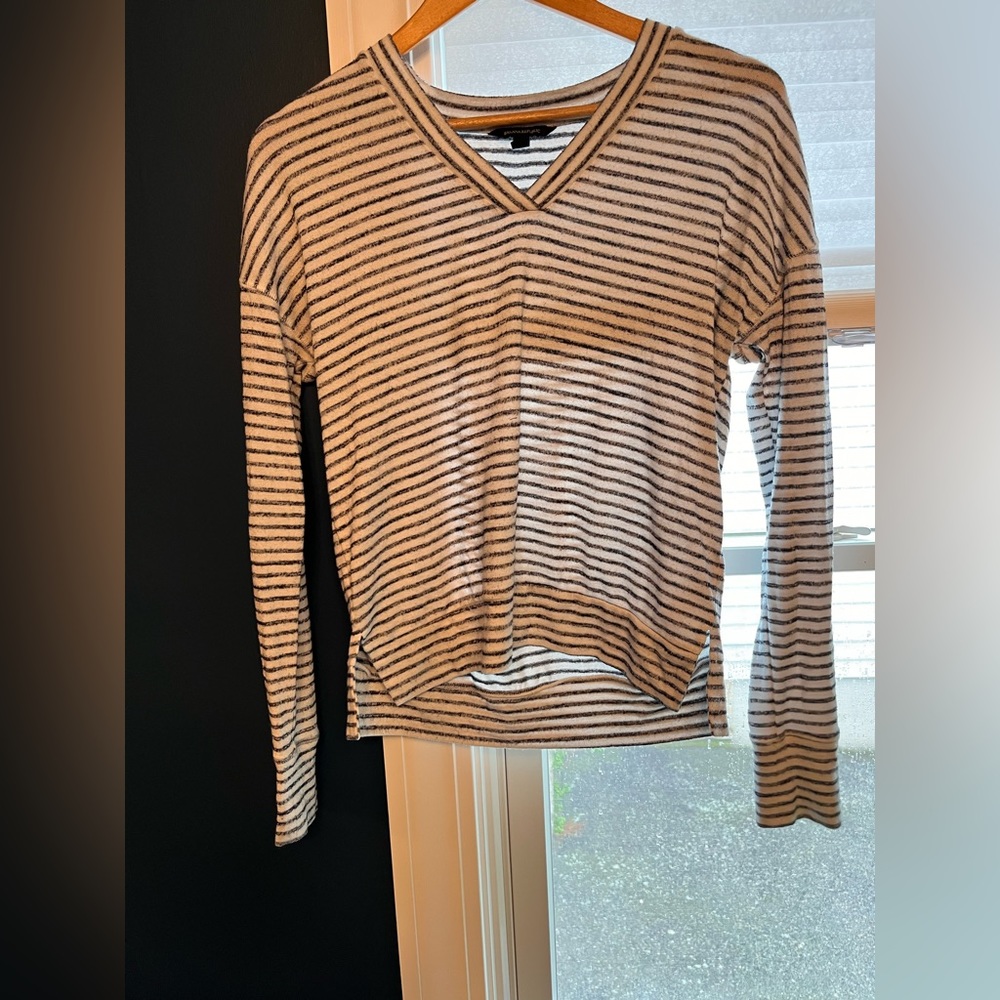 Banana Republic v neck luxespun tee shirt size XS